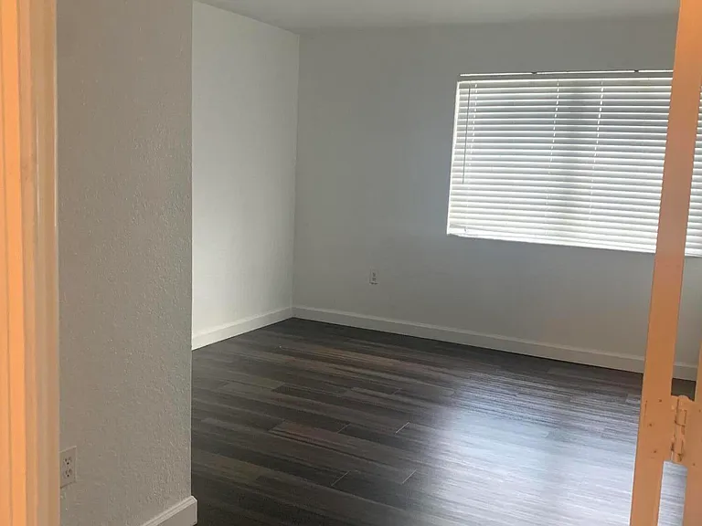 2127 Shoma Dr — Photo 3