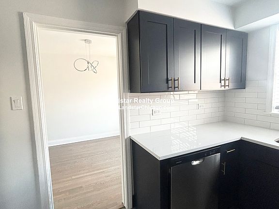 4th image of 2727 W Berwyn Ave #3A