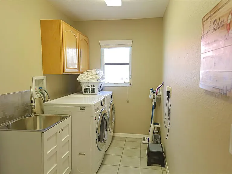 1690 Waxwing Ct — Photo 24