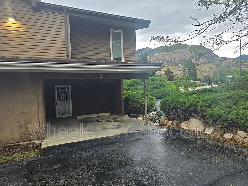 1 bed, 1.0 bath, 942 sqft, $1,245 — Photo 1