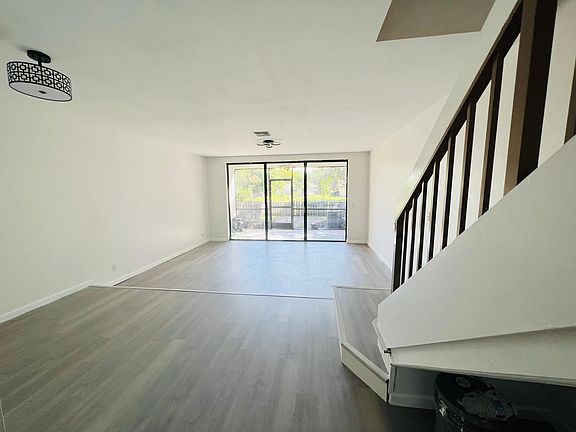 5th image of 3611 Coral Springs Dr