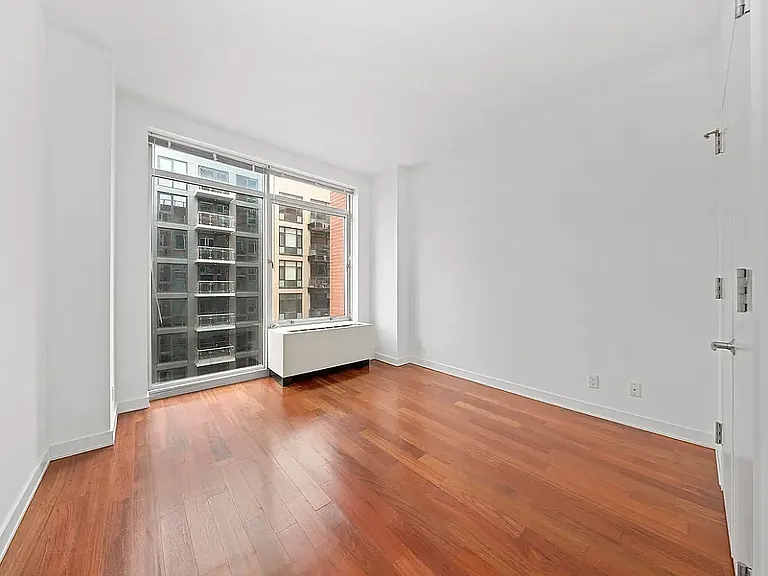 4117 Crescent St #7K — Photo 5