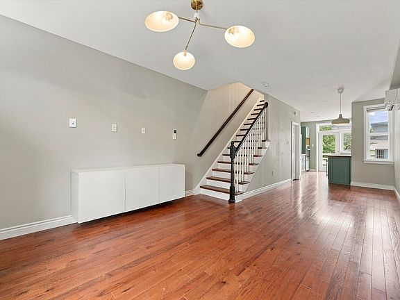 3rd image of 1109 E Wilt St #1