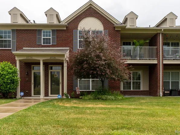 29726 Foxrun Cir, Warren, MI 48092