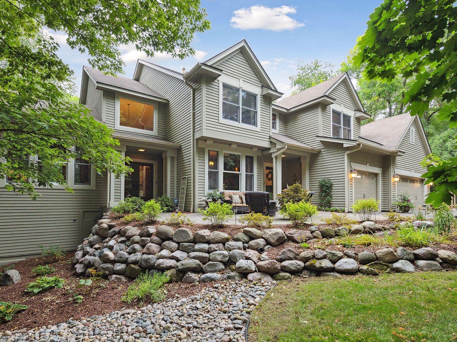 ちむだん 2401 Hunter Dr, Chanhassen, MN 55317 | Zillow