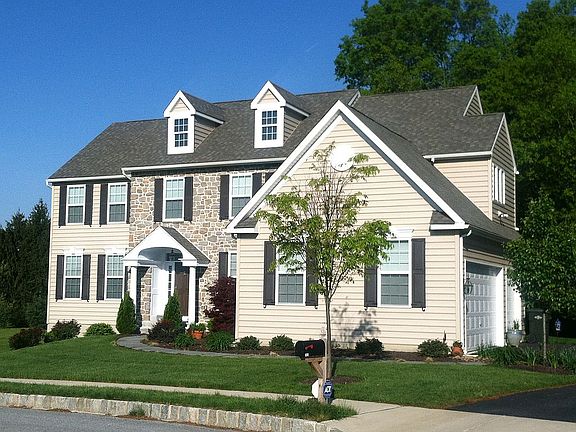 2nd image of 141 N Sidesaddle Ln