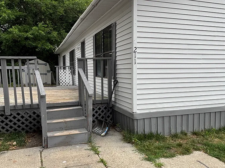 351 N Squirrel Rd #211 — Photo 1