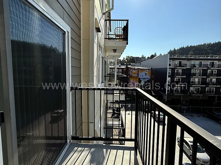 200 E Maple St — Photo 192
