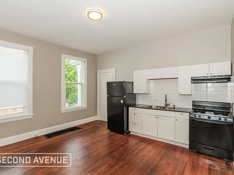 1233 Dewey Ave — Photo 7