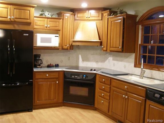 3rd image of 4288 Old Forge Dr