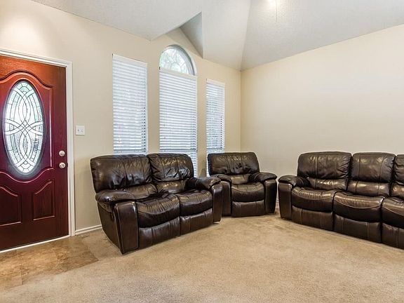 5th image of 1703 Circle Creek Dr