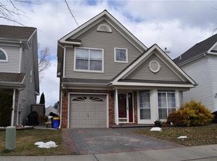10 Glenn Oaks Ct, Old Bridge, NJ 08857