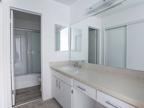 4th image of 1885 Veteran Ave APT 208