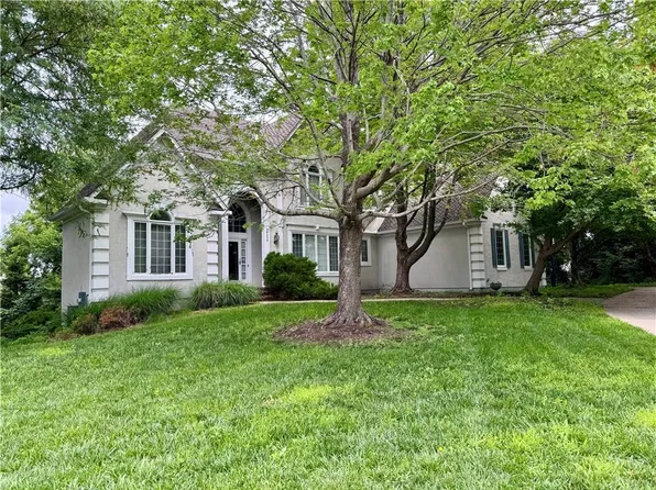 26450 W 106th Ter, Olathe, KS 66061