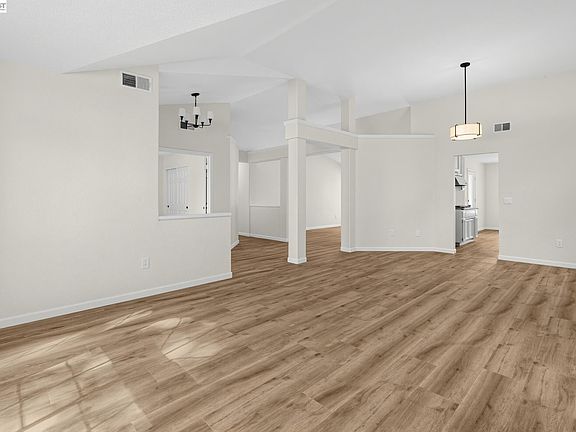 4th image of 2921 Meadow Hawk Way