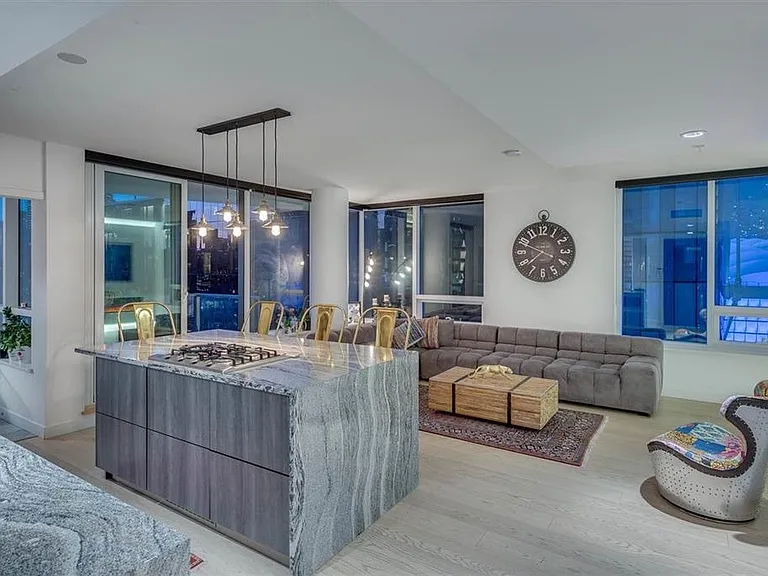 68 Smithe St #2015 — Photo 2