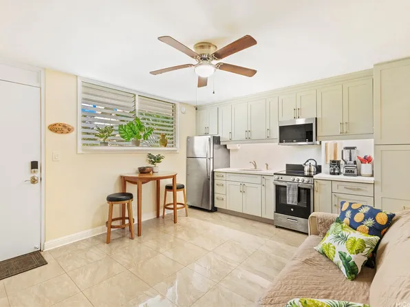 236 Liliuokalani Ave APT 201, Honolulu, HI 96815