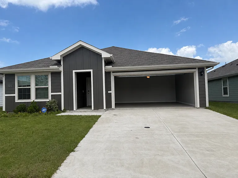 6213 Surfside Dr — Photo 1