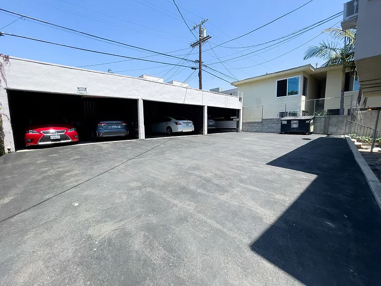 4735 Beverly Blvd — Photo 12