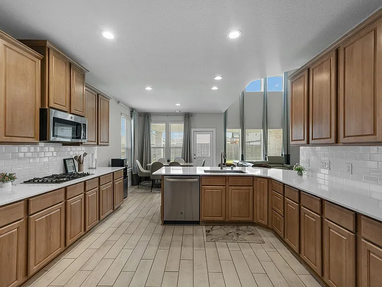 1569 Sunrise Gables Dr — Photo 11