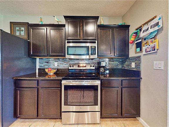 5th image of 358 Lexington Ct SW