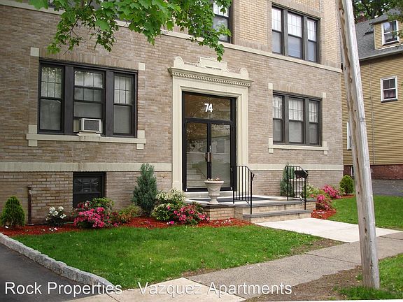 2nd image of 74 Montague Pl APT 6