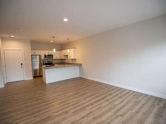 5th image of 98 Adams St #2113