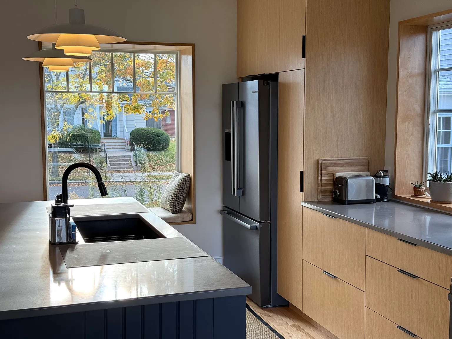 3 bed, 1.5 bath, 1862 sqft, $3,995 — Photo 2