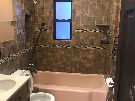 3rd image of 1005 E 222nd St #1