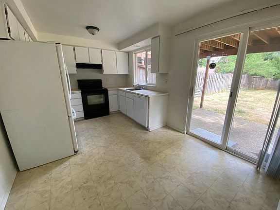 4th image of 1727 SE Blairmont Dr