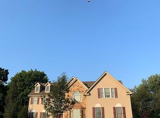 8 Santoro Ct, Branchburg, NJ 08876