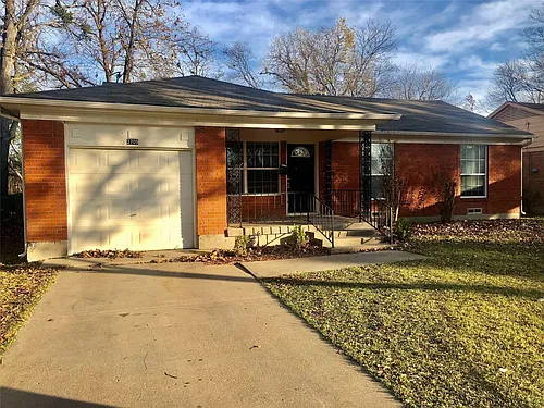 2709 Highwood Dr Photo 1