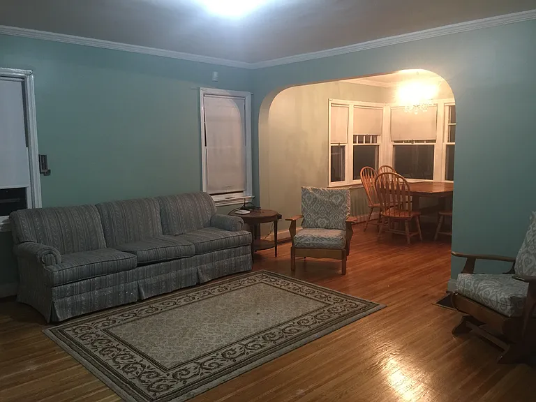 1680 Mount Hope Ave — Photo 8