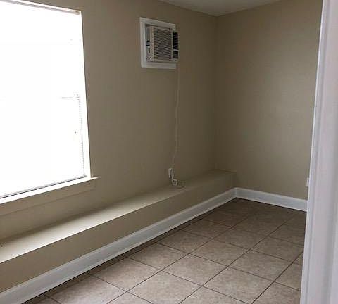 2nd image of 2449 Dabadie St