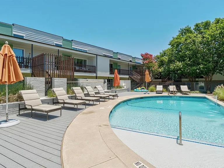 2200 Dickson Dr #218 — Photo 24
