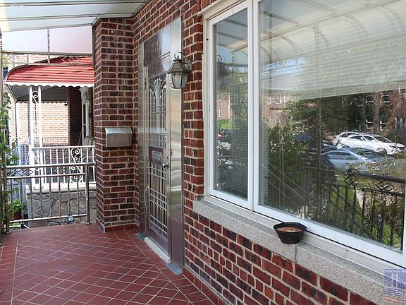 4th image of 2228 Hering Ave