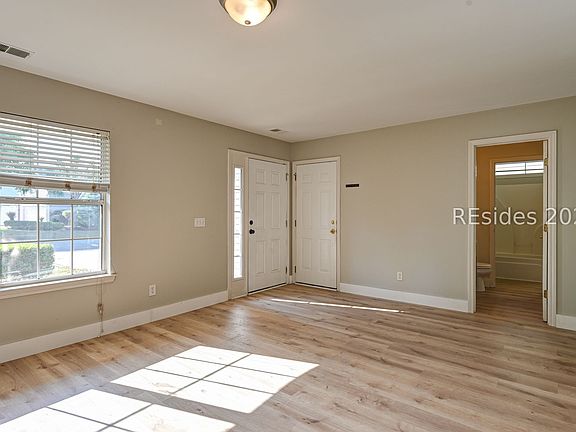 4th image of 426 Live Oak Walk
