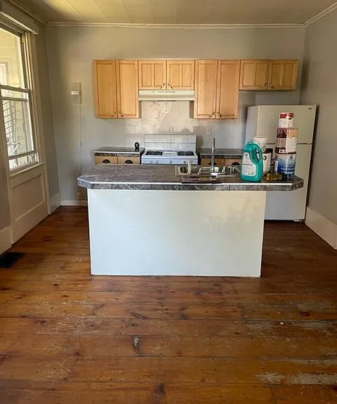90 Alexander St #1 — Photo 3