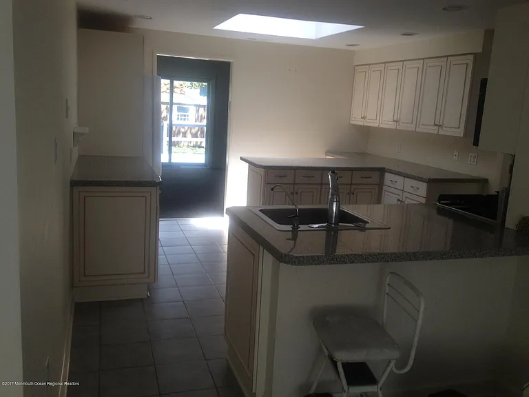 191 Norgrove Ave — Photo 4
