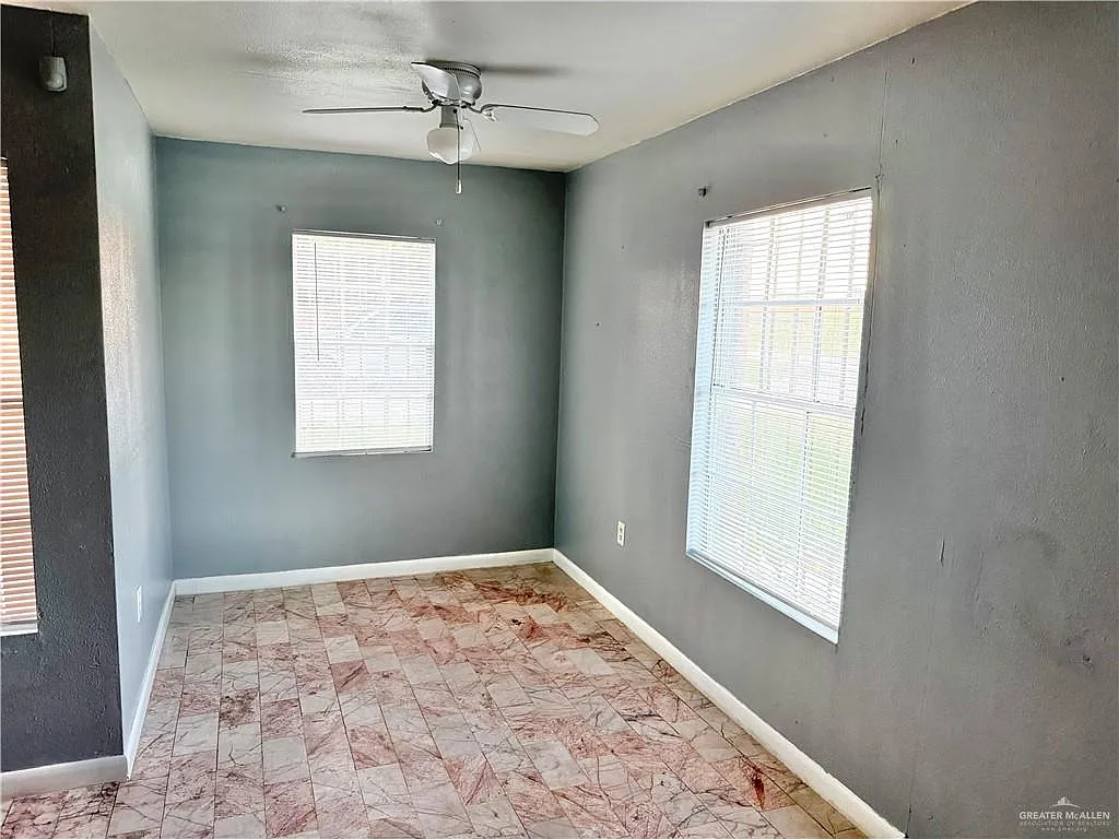 3 bed, 1.0 bath, 1212 sqft, $1,100 — Photo 2