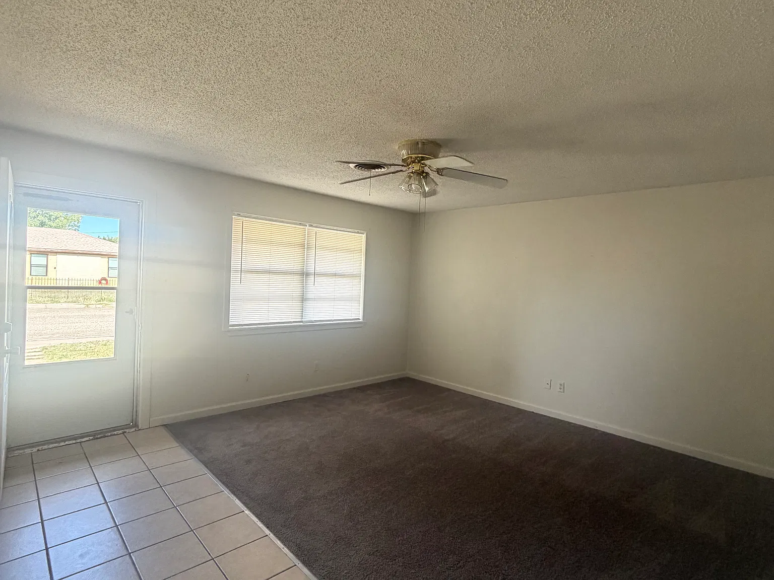 4 bed, 1400 sqft, $1,050 — Photo 2