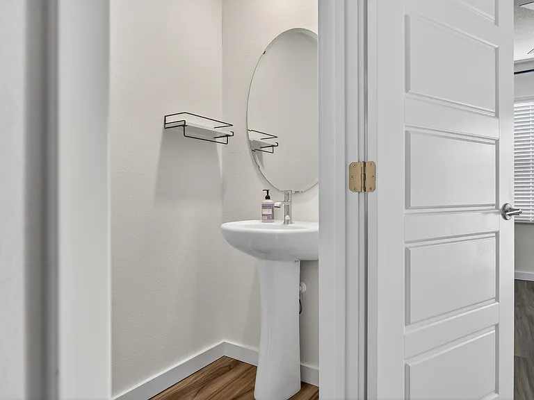 185 E Warren Ave — Photo 5