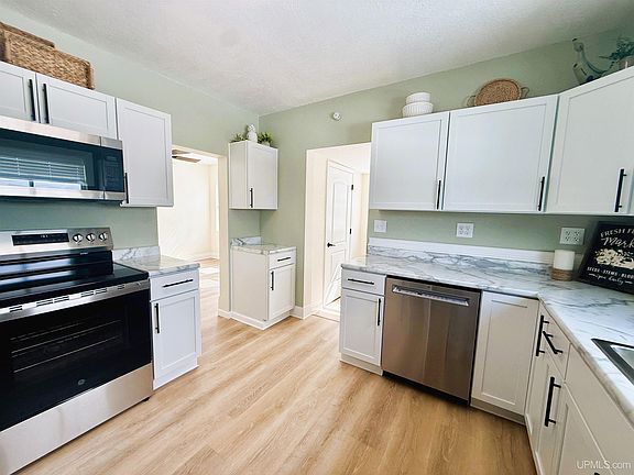 4th image of 903 Brown St