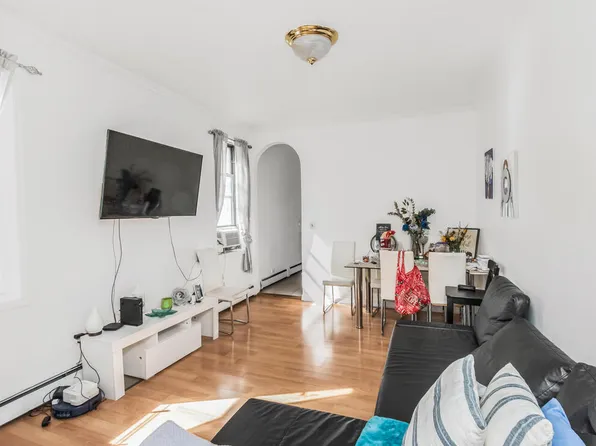 2108 Arthur Avenue image 2 of 12