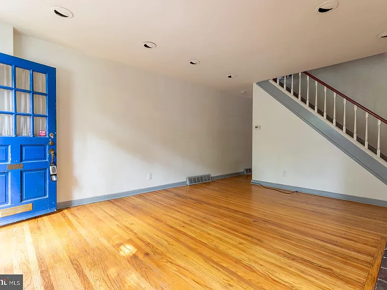 404 S Croskey St #A — Photo 4