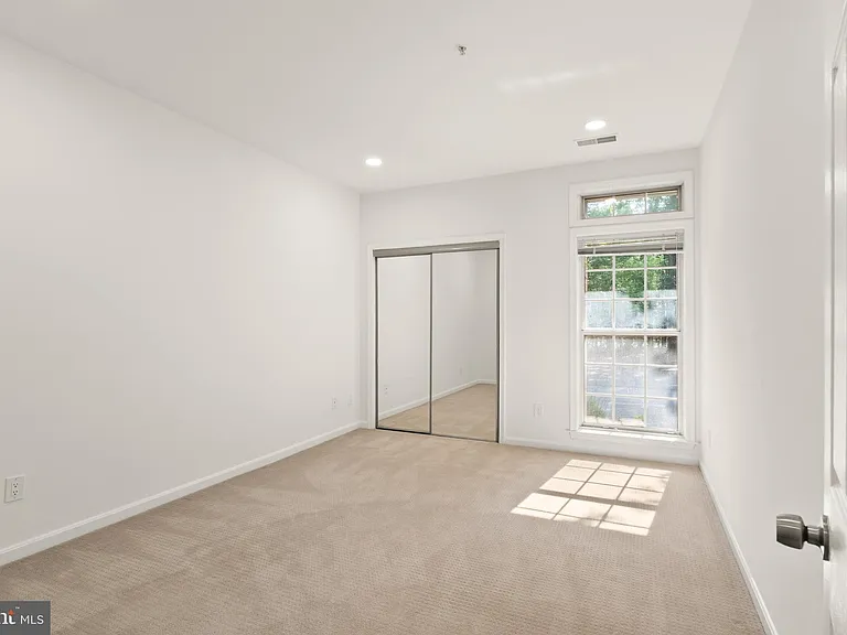 1324 Garden Wall Cir #305 — Photo 22