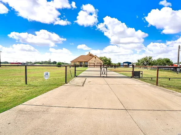 101 Hickory Run, La Vernia, TX 78121