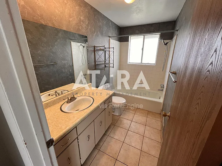 330 N 100 E #1 — Photo 19