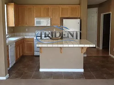 3 bed, 1633 sqft, $2,500 — Photo 2