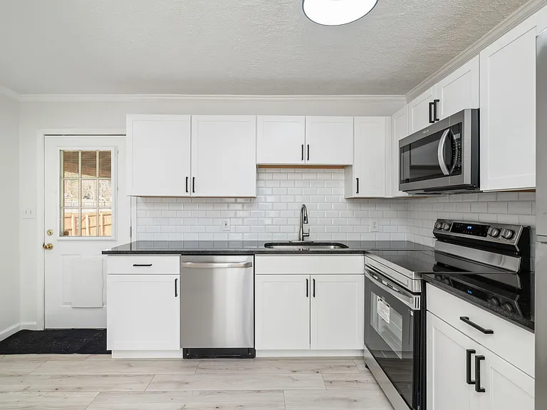 331 Sarvis Dr — Photo 18